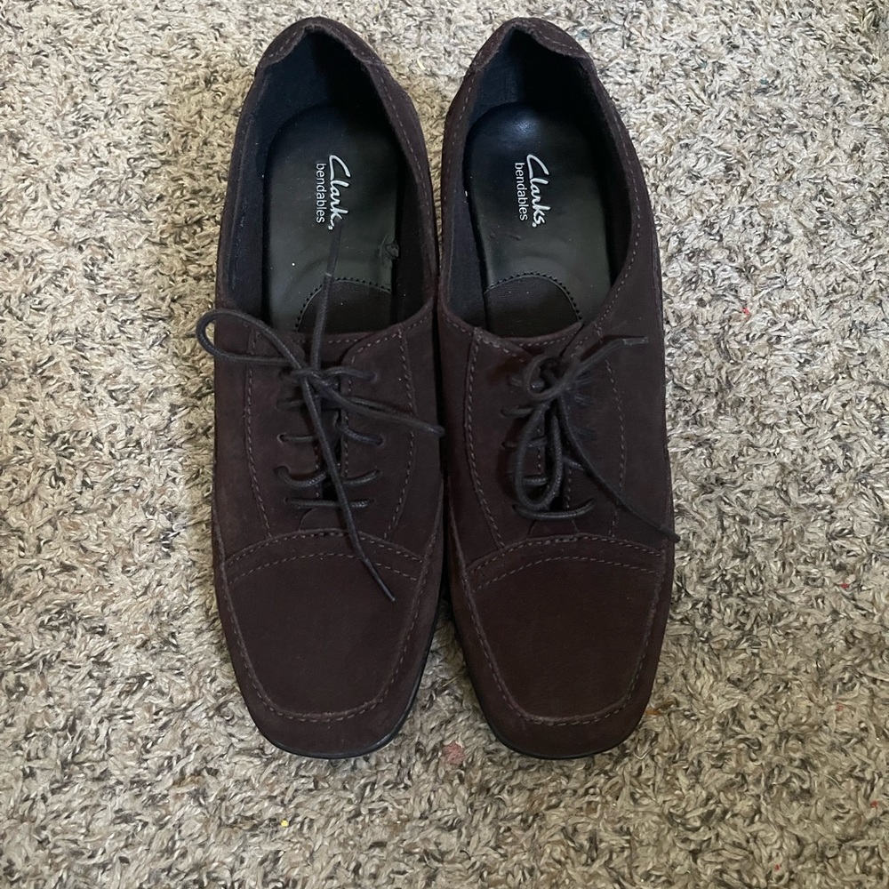 Women's Clarks Bendables Brown Suede Lace Up Heels Shoes 9.5 M